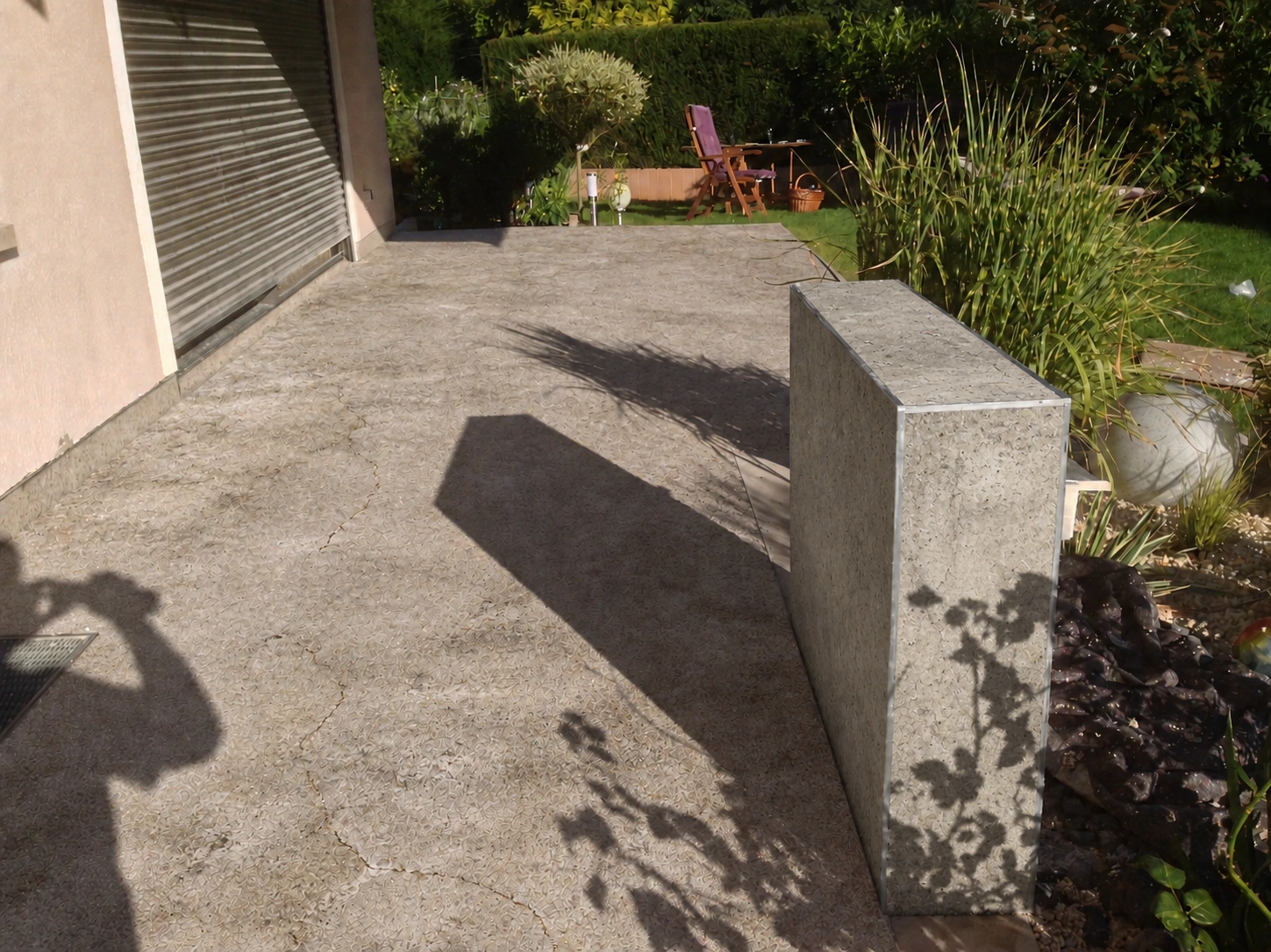 Terrasse mit alter mineralischer Oberfläche